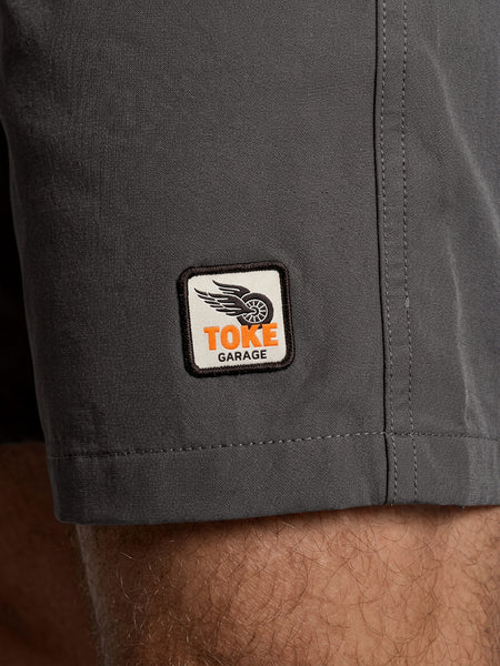 Short Gris Oscuro Híbrido Hombre