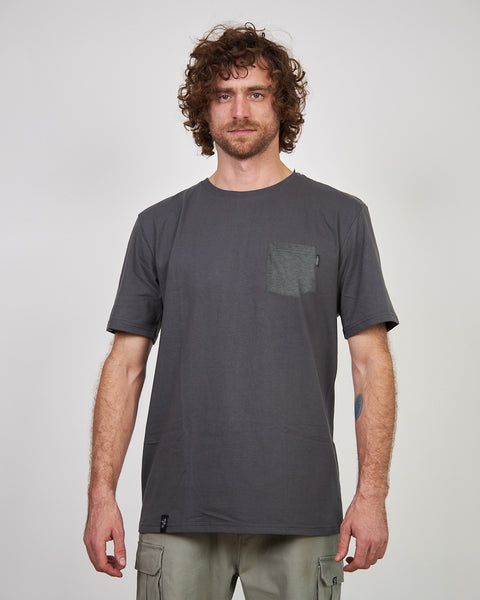 Polera Gris Oscuro Manga Corta Bolsillo