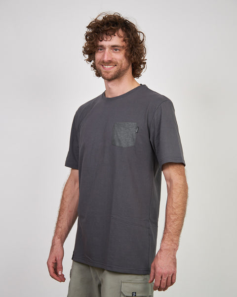 Polera Gris Oscuro Manga Corta Bolsillo