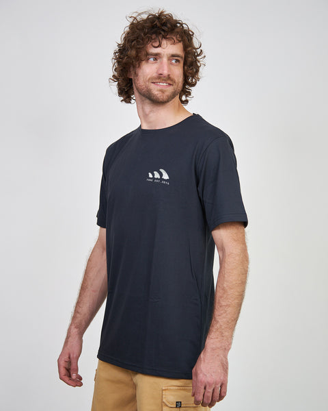 Polera Negra Manga Corta Quilla