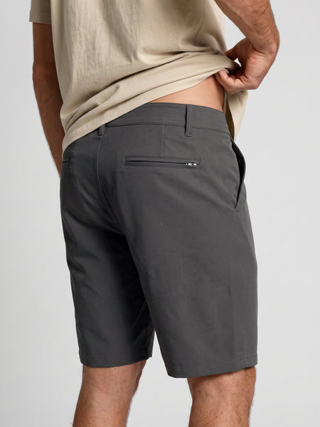 Short Gris Oscuro Híbrido Hombre