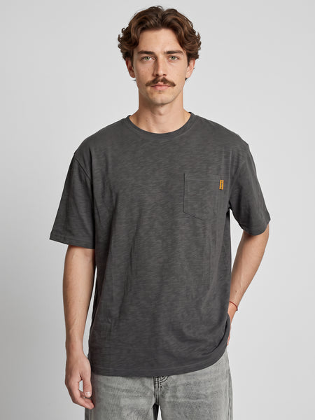 Polera Hombre Gris Oscuro Bolsillo