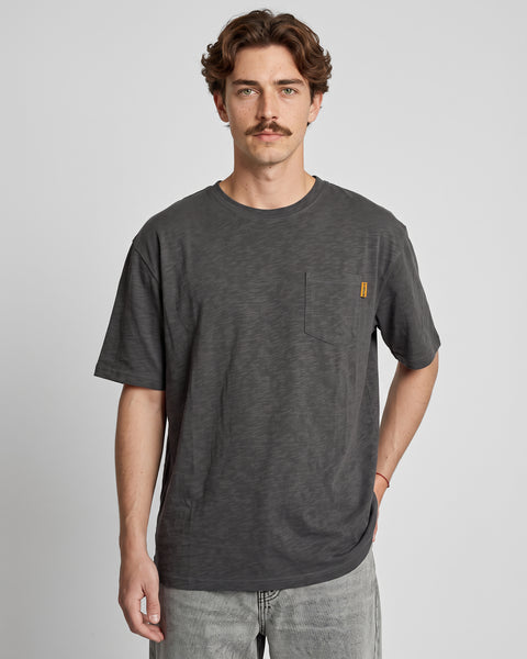 Polera Hombre Gris Oscuro Bolsillo