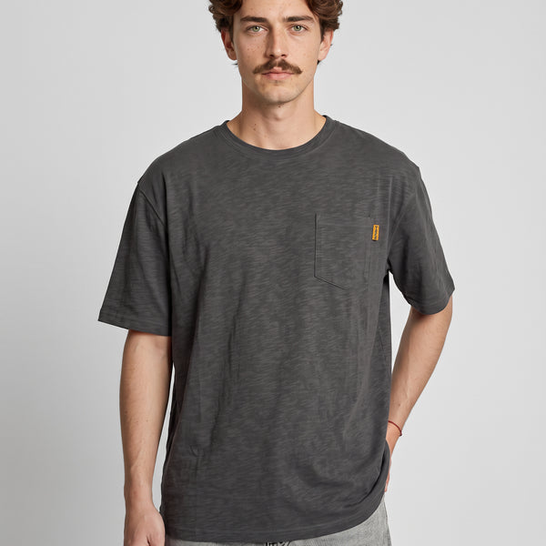 Polera Hombre Gris Oscuro Bolsillo