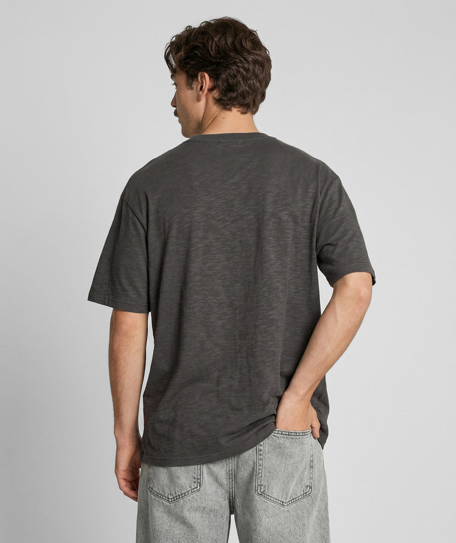 Polera Hombre Gris Oscuro Bolsillo
