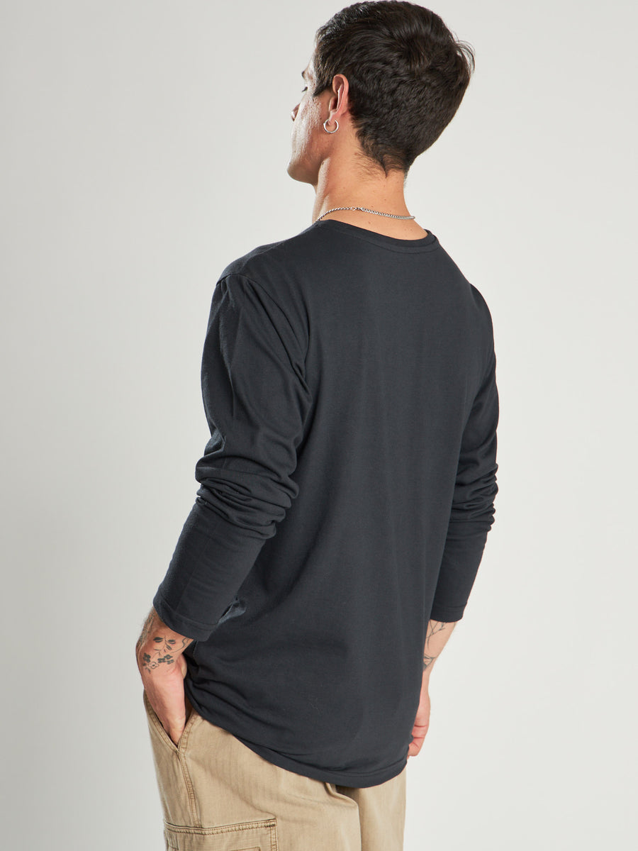Polera Negra Manga Larga Company